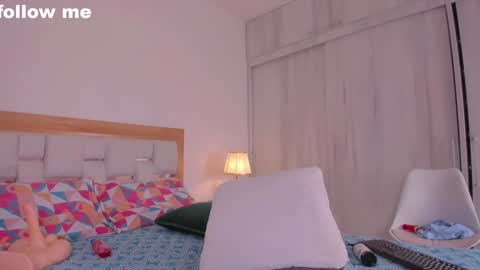 Snapshot of missjuliaa_ chatting on December 30, 9:16 am A N N Y online show from December 30, 9:16 am