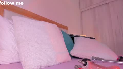 Snapshot of missjuliaa_ chatting on February 8, 11:45 pm A N N Y online show from February 8, 11:45 pm