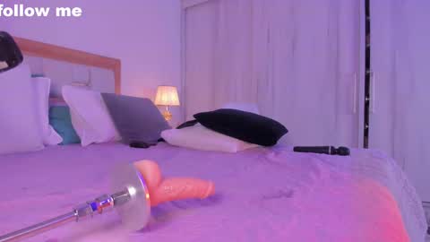 Snapshot of missjuliaa_ chatting on February 14, 6:23 am A N N Y online show from February 14, 6:23 am
