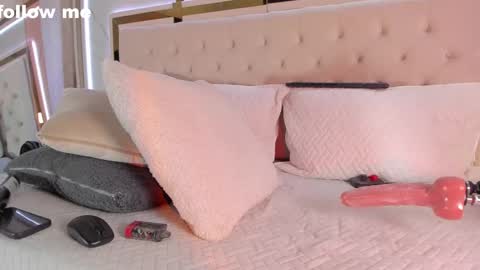 Snapshot of missjuliaa_ chatting on February 14, 11:09 pm A N N Y online show from February 14, 11:09 pm