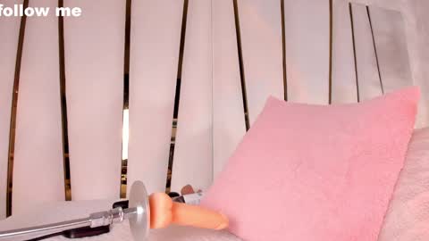 Snapshot of missjuliaa_ chatting on February 23, 2:57 pm A N N Y online show from February 23, 2:57 pm