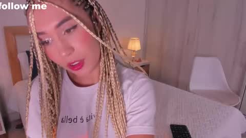 Snapshot of missjuliaa_ chatting on February 27, 3:25 am A N N Y online show from February 27, 3:25 am