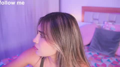 Snapshot of missjuliaa_ chatting on September 18, 3:19 am A N N Y online show from September 18, 3:19 am
