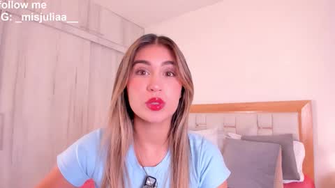 Snapshot of missjuliaa_ chatting on October 2, 3:13 am A N N Y online show from October 2, 3:13 am