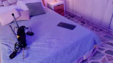 Snapshot of missjuliaa_ chatting on July 17, 7:08 pm A N N Y online show from July 17, 7:08 pm