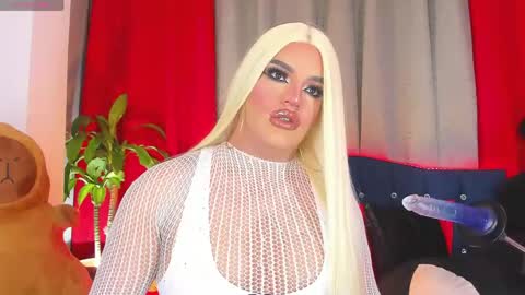 kassandra lazcano online show from April 28, 1:37 am