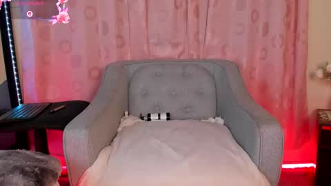   online show from November 30, 8:13 pm