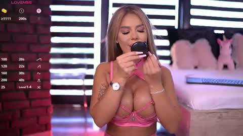 misskiarra online show from June 27, 7:02 am