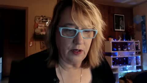 Snapshot of misskittyfox chatting on December 2, 5:37 pm MissKittyFox online show from December 2, 5:37 pm