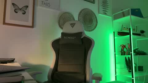 misslalii online show from March 3, 5:41 pm