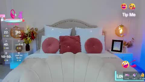 Snapshot of misslou_ chatting on June 19, 5:34 am Lou online show from June 19, 5:34 am