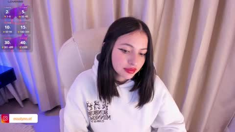 Snapshot of misslynn_ chatting on November 18, 2:17 am i am lyn online show from November 18, 2:17 am