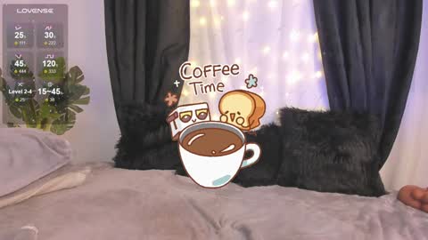 Snapshot of missmeegan_ chatting on December 19, 9:18 am Alejandra online show from December 19, 9:18 am