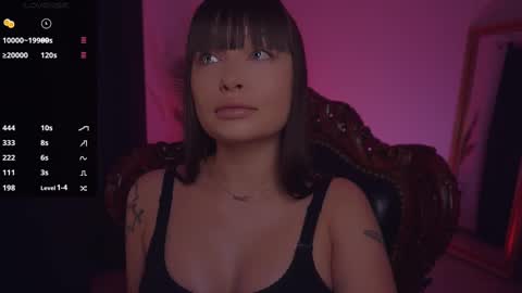 Snapshot of missmerciless chatting on February 10, 5:25 am LUXXANDRA online show from February 10, 5:25 am