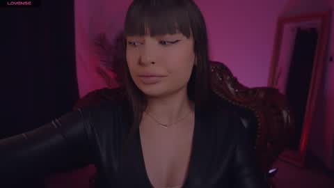 Snapshot of missmerciless chatting on February 11, 5:47 am LUXXANDRA online show from February 11, 5:47 am