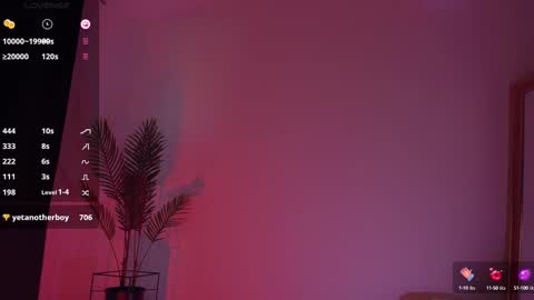 Snapshot of missmerciless chatting on February 19, 8:22 am LUXXANDRA online show from February 19, 8:22 am