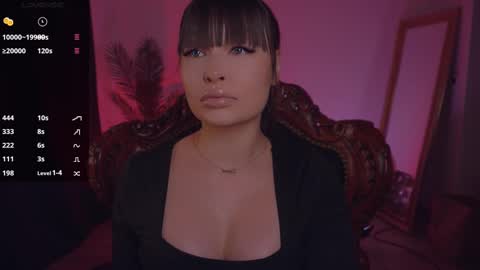 Snapshot of missmerciless chatting on February 22, 5:34 am LUXXANDRA online show from February 22, 5:34 am