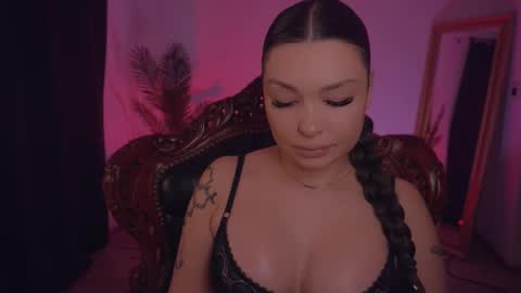 Snapshot of missmerciless chatting on February 26, 6:15 am LUXXANDRA online show from February 26, 6:15 am