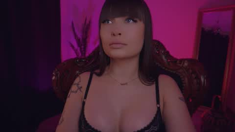 Snapshot of missmerciless chatting on March 1, 5:42 am LUXXANDRA online show from March 1, 5:42 am