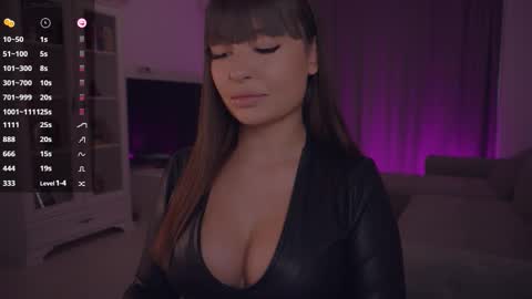 Snapshot of missmerciless chatting on November 23, 9:42 am LUXXANDRA online show from November 23, 9:42 am