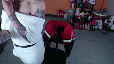 Miss Mia online show from January 23, 1:02 pm