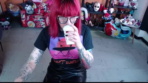 Miss Mia online show from February 15, 6:15 pm