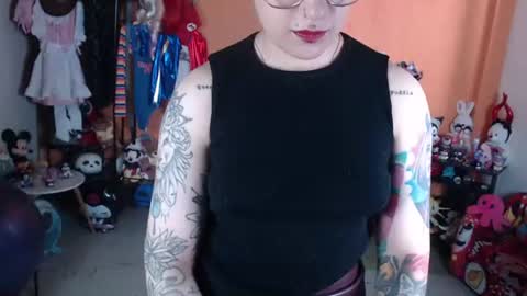 Snapshot of missmia2 chatting on June 14, 5:37 pm Miss Mia online show from June 14, 5:37 pm