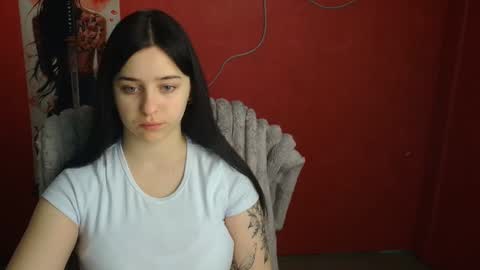 Mia online show from April 26, 11:08 am