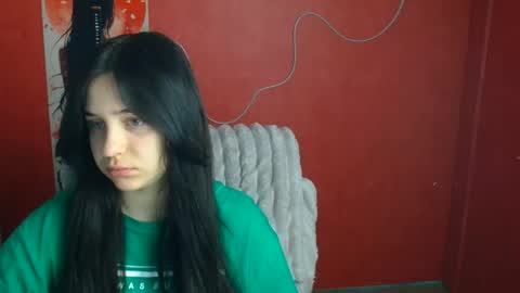 Mia online show from May 1, 11:37 am