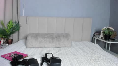 missmiatv online show from January 20, 4:43 am