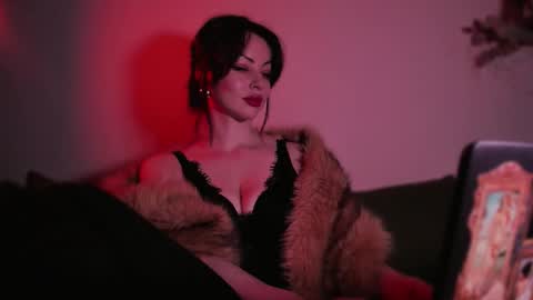   online show from November 12, 1:33 pm