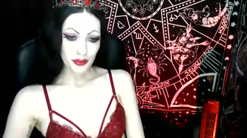 Snapshot of missmoondoll chatting on January 8, 4:12 am MissMoonDoll online show from January 8, 4:12 am