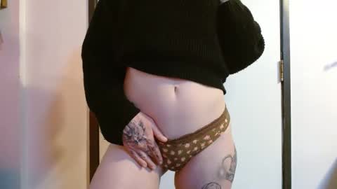 Snapshot of missmoonmagic13 chatting on December 27, 5:09 am Maxxx online show from December 27, 5:09 am