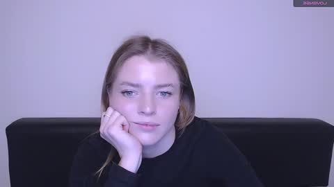 Snapshot of missoliviaa_ chatting on December 15, 2:05 pm Olivia online show from December 15, 2:05 pm