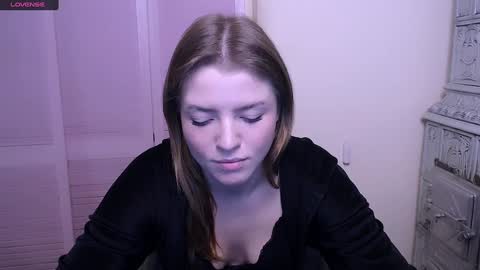 Snapshot of missoliviaa_ chatting on December 17, 1:38 pm Olivia online show from December 17, 1:38 pm