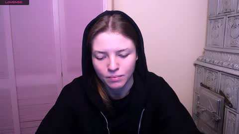 Snapshot of missoliviaa_ chatting on December 21, 9:12 am Olivia online show from December 21, 9:12 am