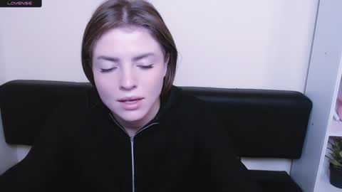 Snapshot of missoliviaa_ chatting on January 8, 11:10 am Olivia online show from January 8, 11:10 am