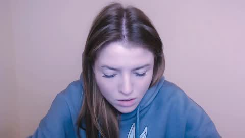 Snapshot of missoliviaa_ chatting on January 14, 3:04 pm Olivia online show from January 14, 3:04 pm