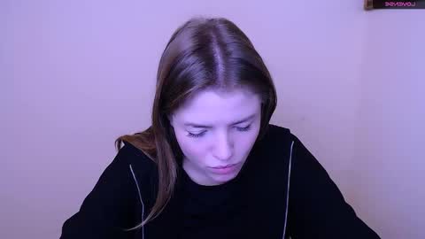 Snapshot of missoliviaa_ chatting on January 17, 9:49 am Olivia online show from January 17, 9:49 am