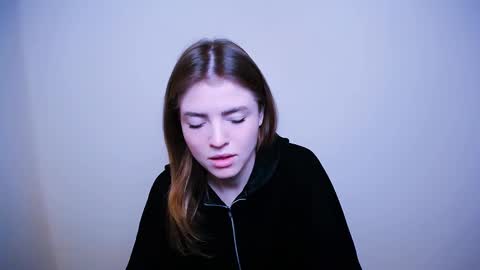 Snapshot of missoliviaa_ chatting on February 11, 10:15 am Olivia online show from February 11, 10:15 am