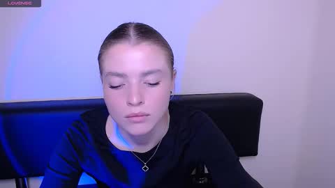 Snapshot of missoliviaa_ chatting on October 28, 1:58 pm Olivia online show from October 28, 1:58 pm