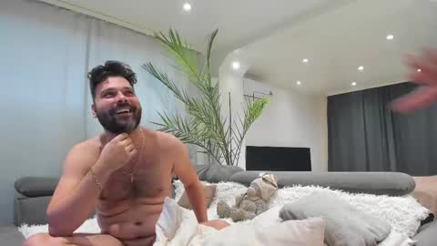 Jennifer  Johnny online show from November 5, 1:44 pm