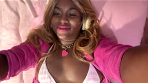 Snapshot of misspastelallure chatting on December 16, 8:08 am misspastelallure online show from December 16, 8:08 am