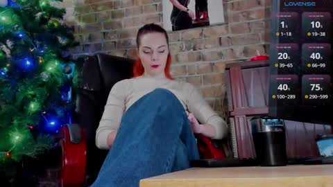 Snapshot of misspetitevenus chatting on January 3, 7:27 am Miss Venus online show from January 3, 7:27 am