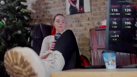 Snapshot of misspetitevenus chatting on January 4, 8:28 am Miss Venus online show from January 4, 8:28 am