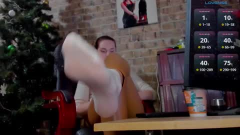 Snapshot of misspetitevenus chatting on January 11, 10:40 am Miss Venus online show from January 11, 10:40 am