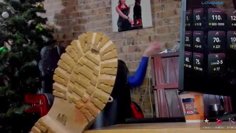 Snapshot of misspetitevenus chatting on January 13, 6:06 am Miss Venus online show from January 13, 6:06 am