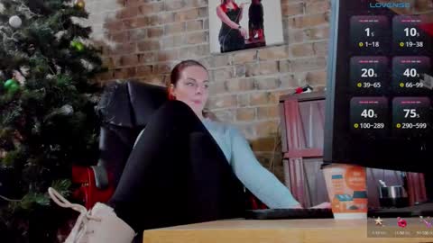 Snapshot of misspetitevenus chatting on January 16, 10:53 am Miss Venus online show from January 16, 10:53 am