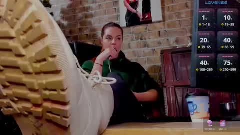 Snapshot of misspetitevenus chatting on January 17, 7:08 am Miss Venus online show from January 17, 7:08 am