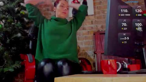 Snapshot of misspetitevenus chatting on February 4, 10:32 am Miss Venus online show from February 4, 10:32 am